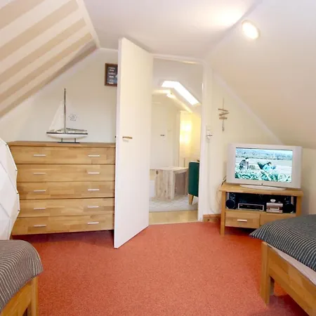 Badestra_e 36_ Historisches Stadth Nyaraló